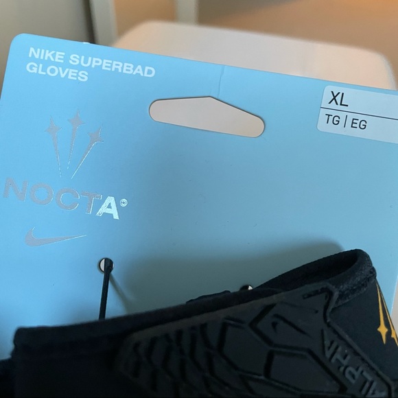 Nike x NOCTA Football Gloves in Yellow - Picture 3 of 4